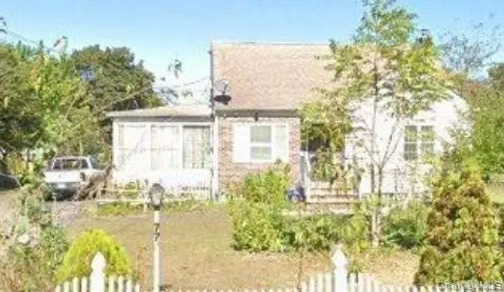 77 Farrington Avenue, Bay Shore