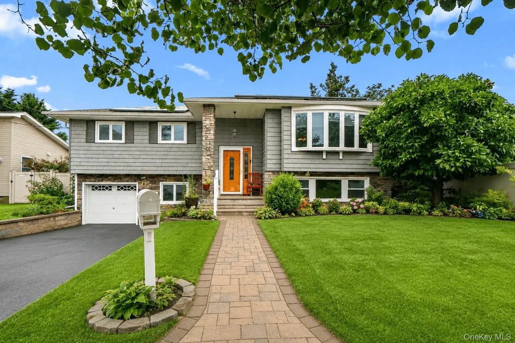 2440 Wallen Lane, Bellmore