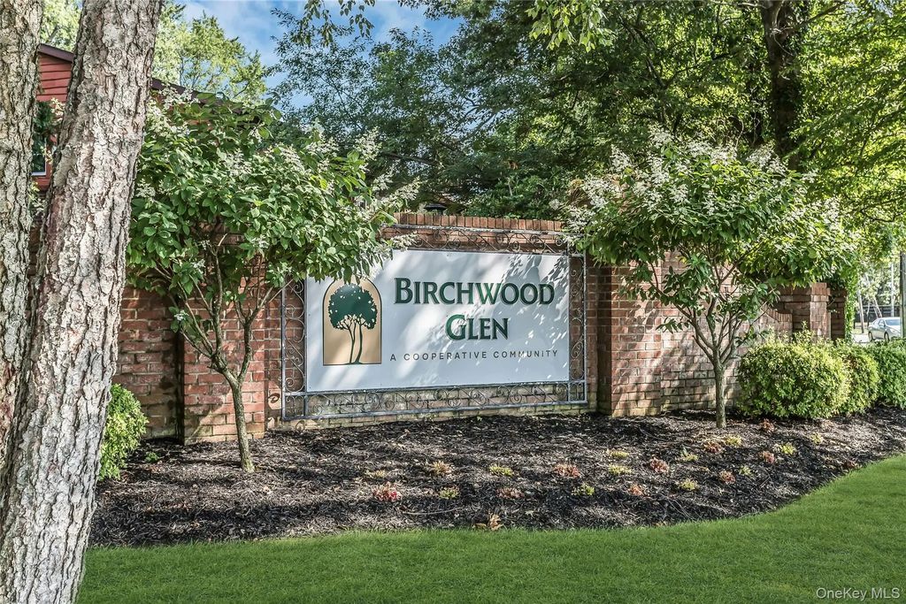 25 Glen Hollow # H10, Holtsville
