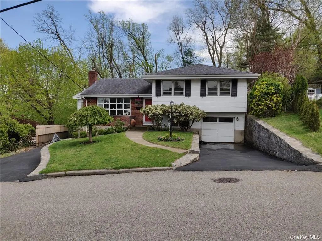 61 Homecrest Oval, Yonkers