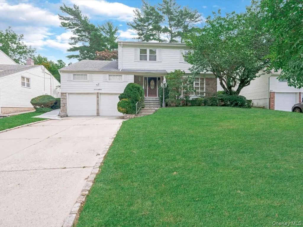 17 Cambridge Road, Great Neck