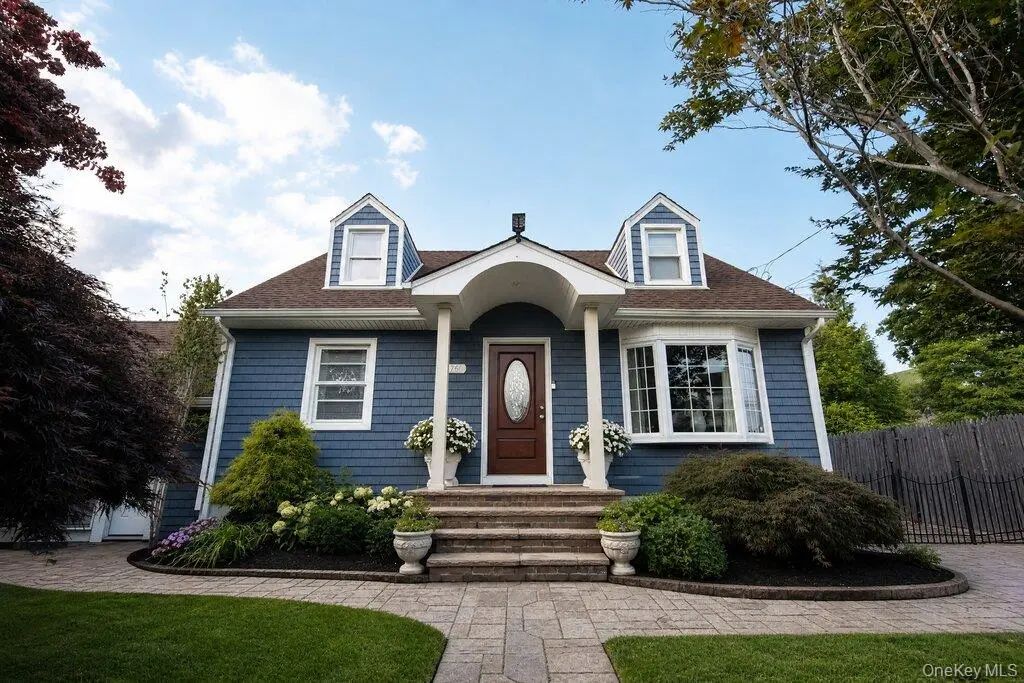1061 Midland Street, Uniondale