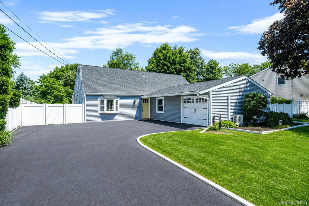 457 Peconic Street, Ronkonkoma