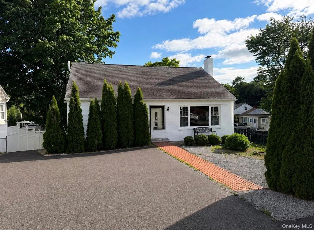 27 Walnut Street, New Windsor