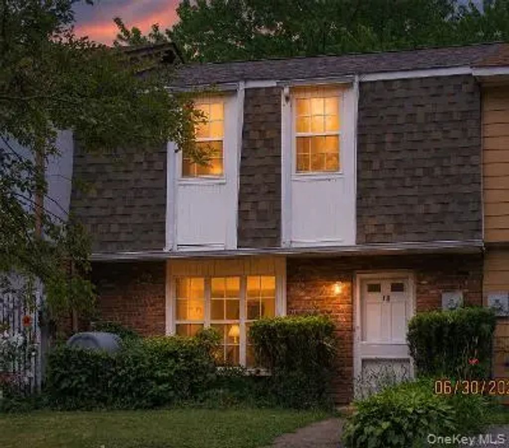 18 Black Stallion Court, Middletown
