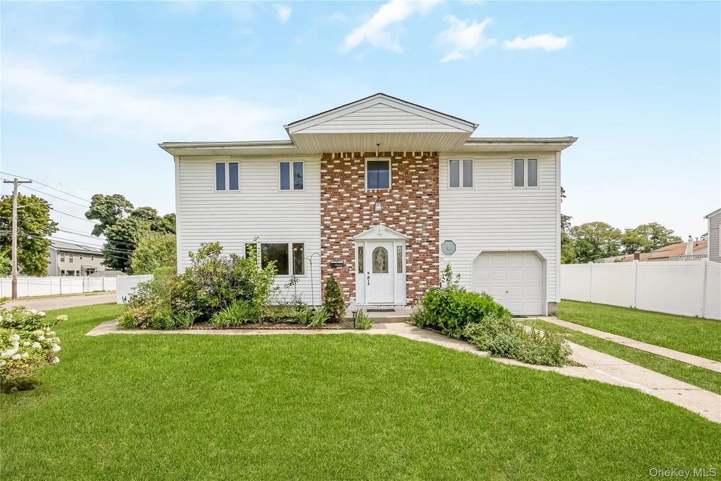 1 Autumn Lane, Amityville