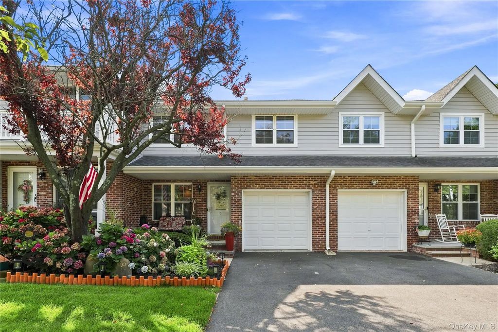 10 Sprucewood Boulevard, Central Islip
