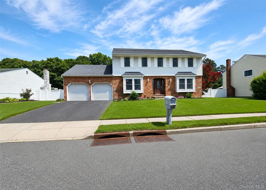 73 Springmeadow Drive, Holbrook