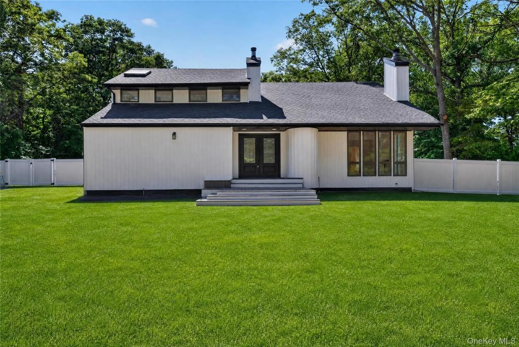 96 Chestnut Street, Mount Sinai