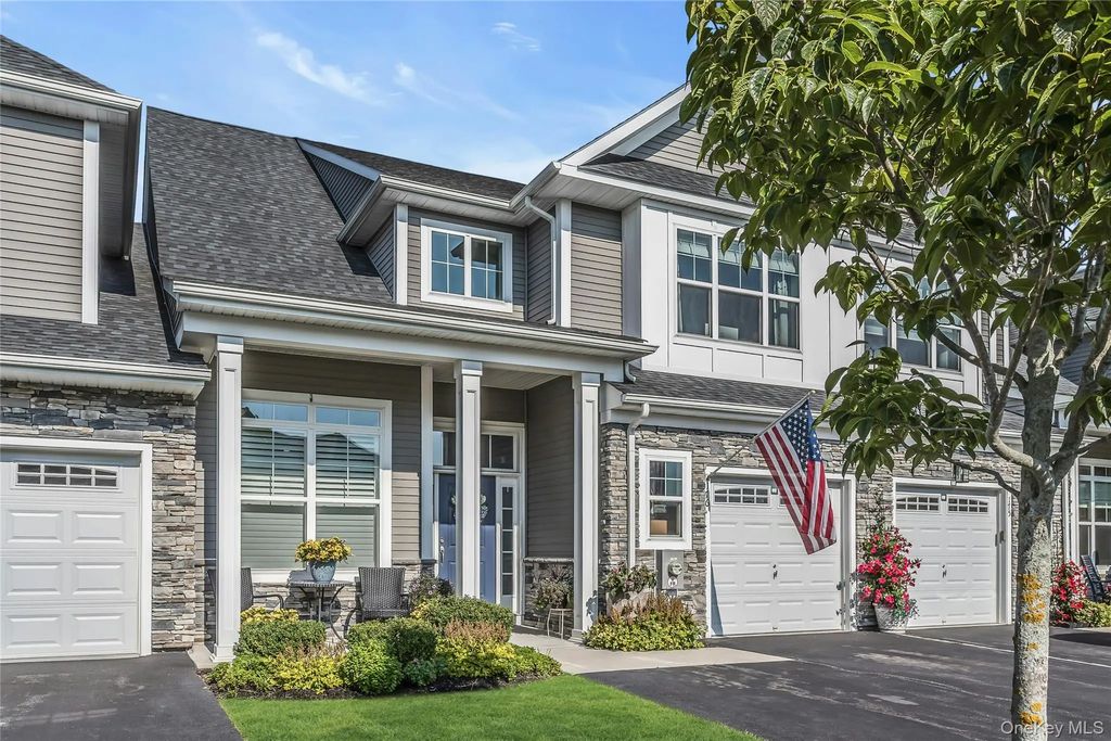 176 Towering Moon Lane, Yaphank