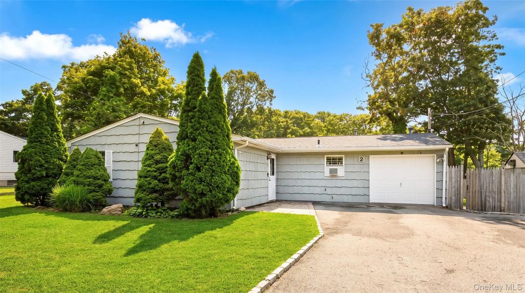 2 Pinetop Drive, Shirley