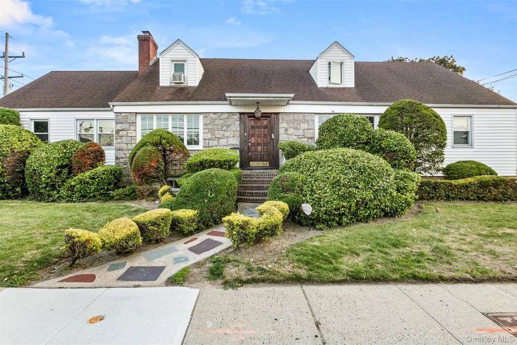 336 Scranton Avenue, Lynbrook