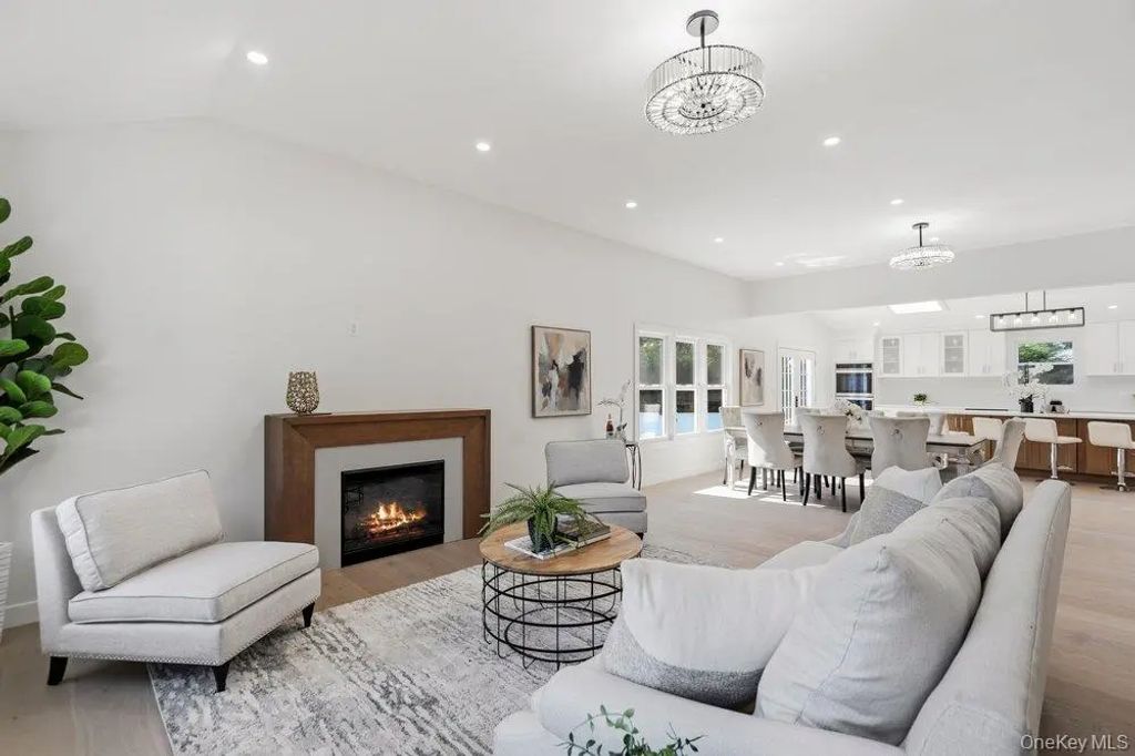 31 Seton Court, Old Bethpage