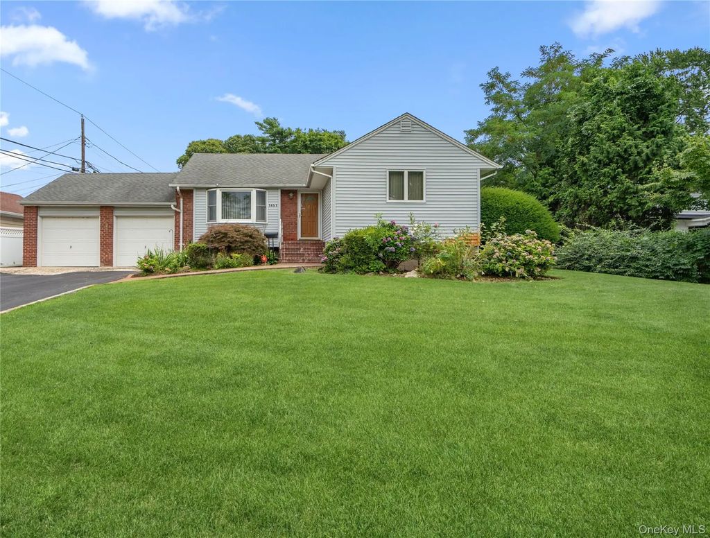 1451 Seamans Neck Road, Seaford