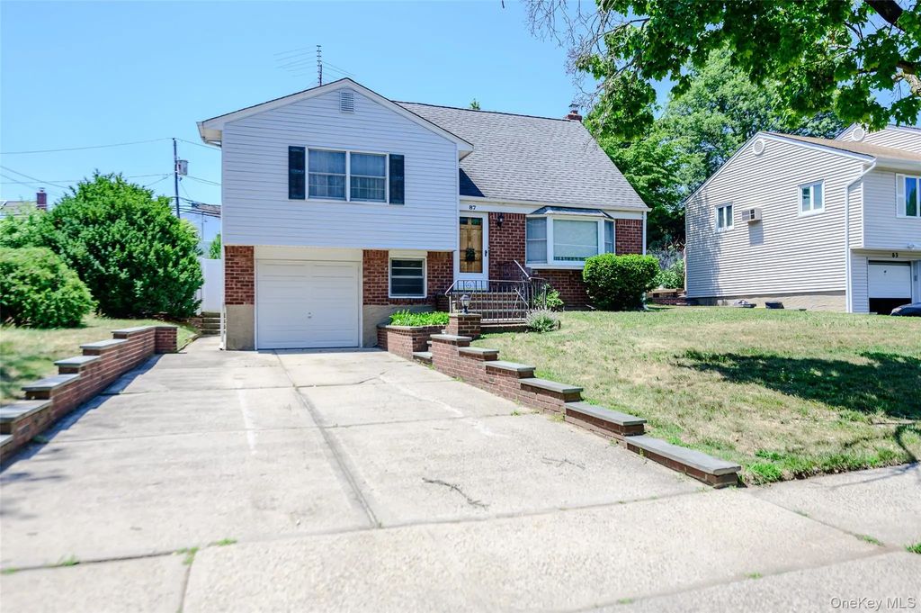 87 Central Park Road, Plainview