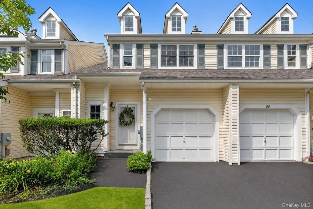 26 Scarborough Drive, Smithtown