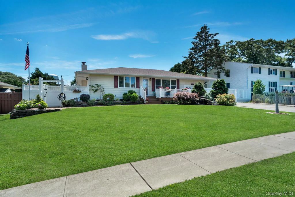 15 Abbey Drive, Commack