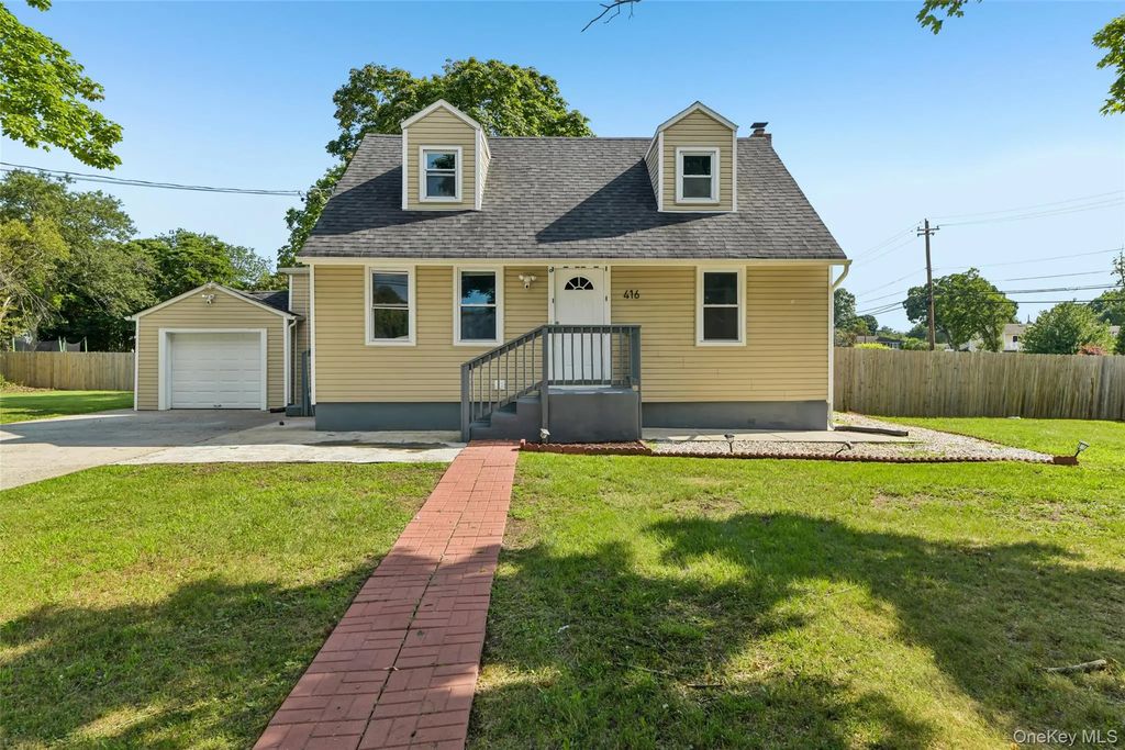 416 Arizona Avenue, Bay Shore