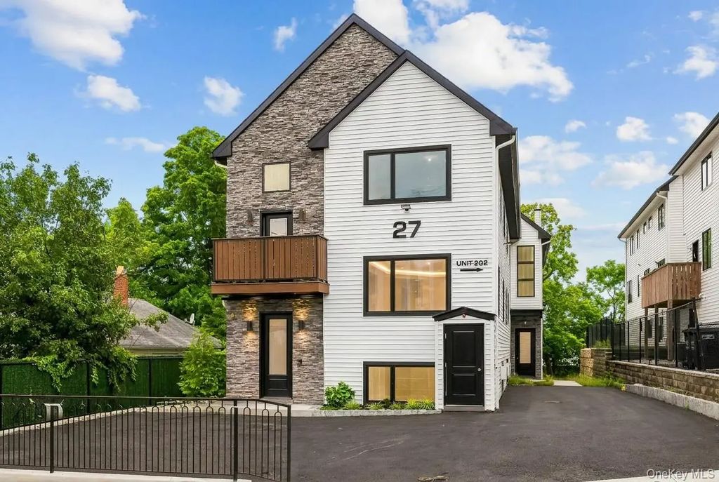 27 Ewing Avenue # 201, Spring Valley