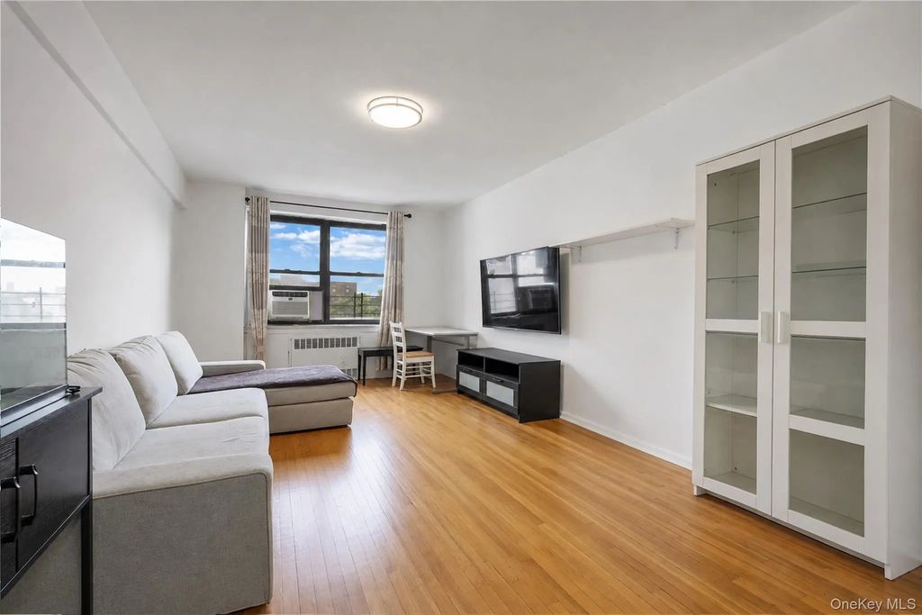 25-40 Union Street # 4e, Flushing