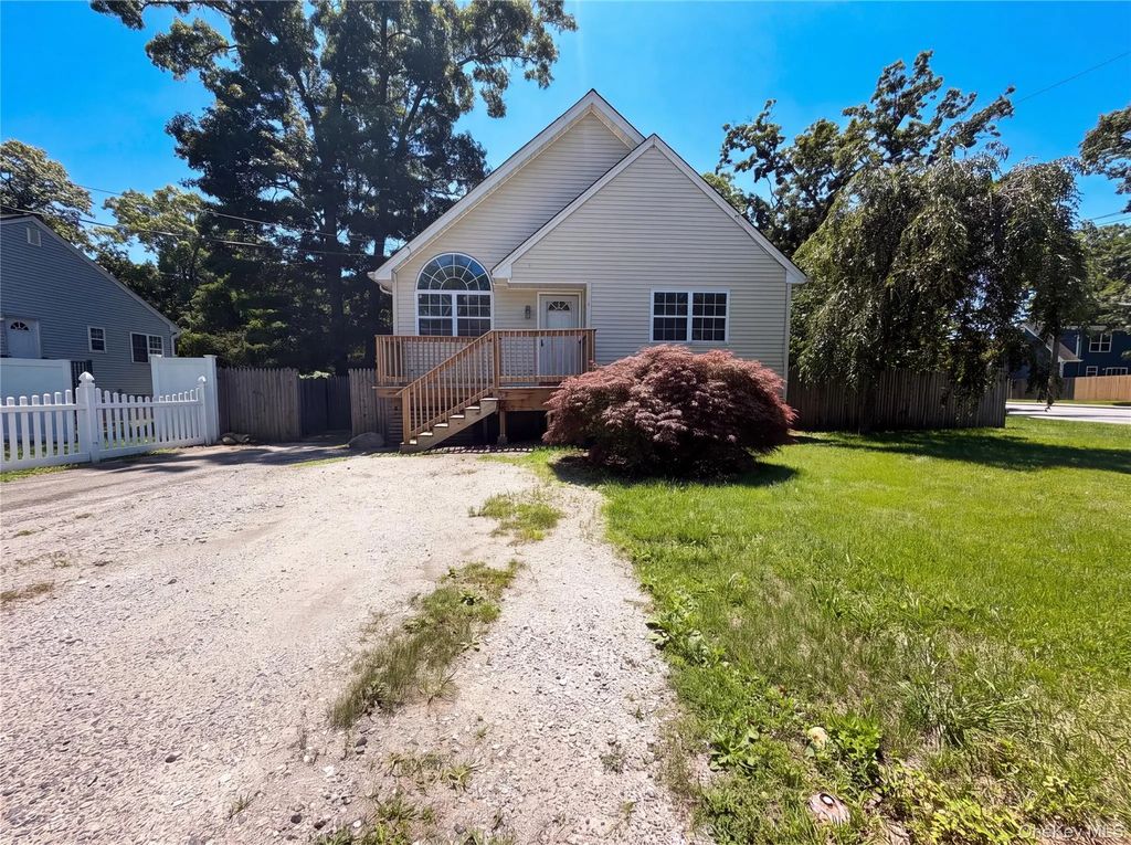 166 Moriches Avenue, Mastic
