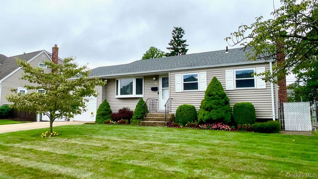 23 Franklin Street, Islip