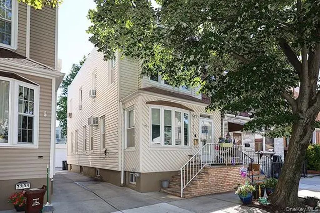 7333 71st Place, Glendale
