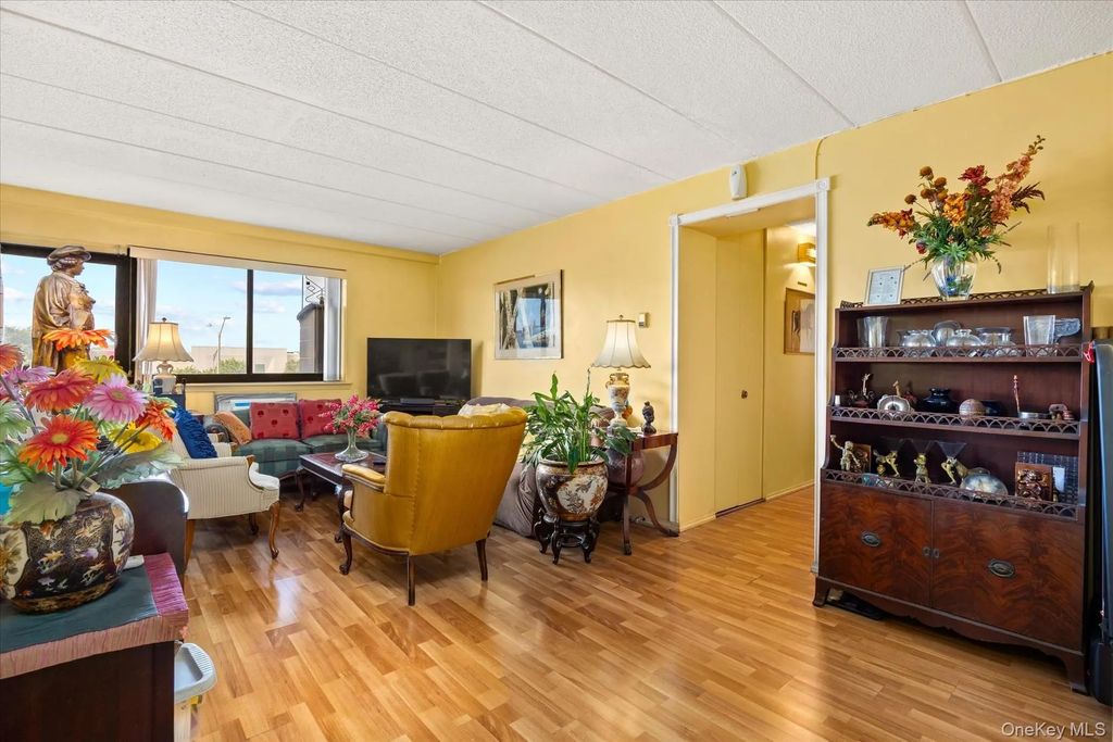 9229 Queens Boulevard # 6f, Rego Park
