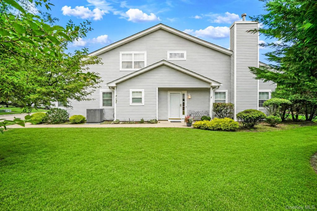 318 Erik Drive, East Setauket