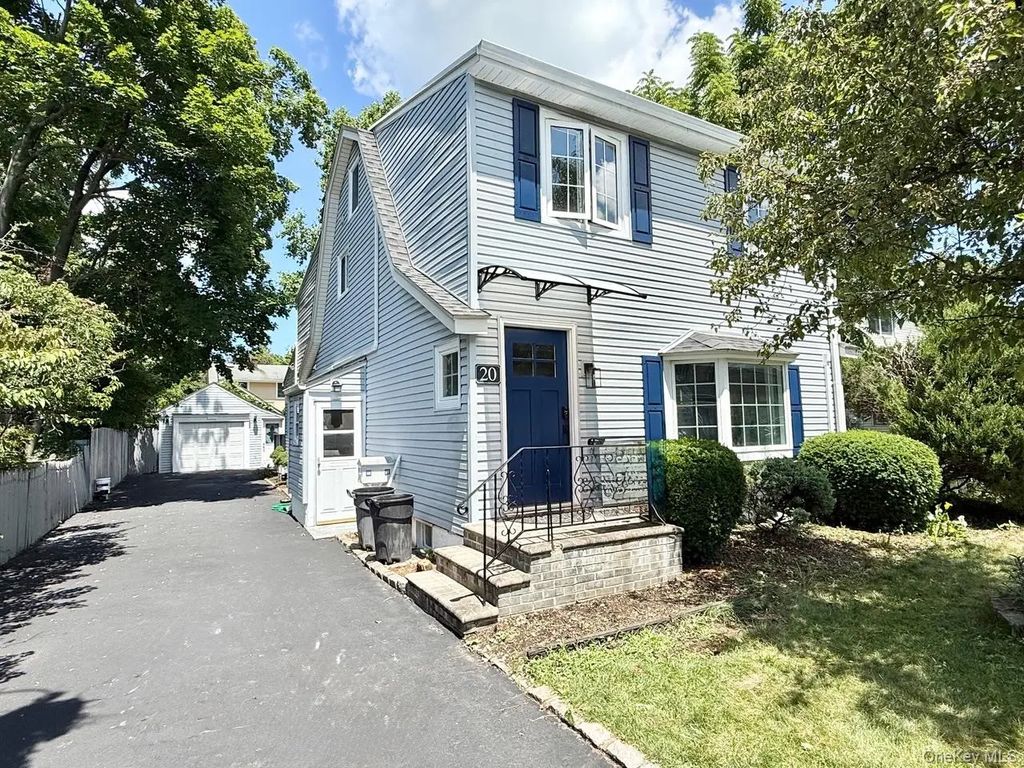 20 Baylis Place, Syosset