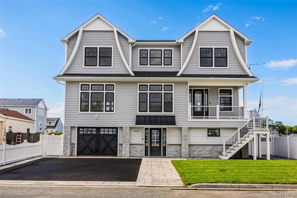3681 Naomi Street, Seaford