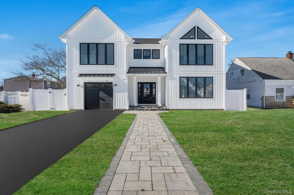 38 Pond Lane, Levittown