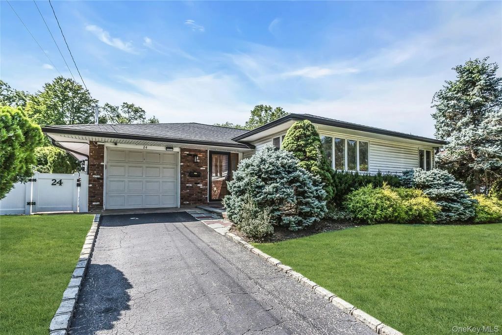 24 Lewis Lane, Port Washington