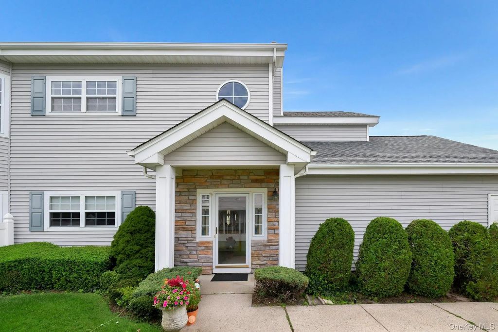 533 Highland Court, Moriches