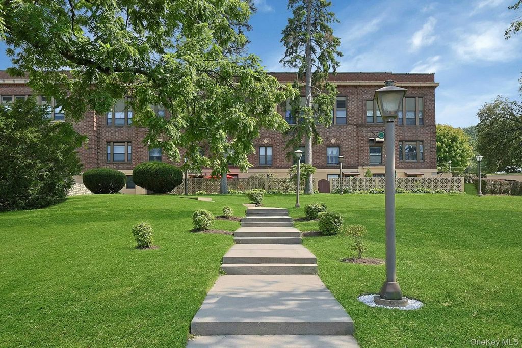 60 Kensico Road # 13, Thornwood