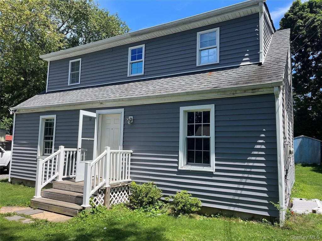32 7th Avenue S, Huntington Station