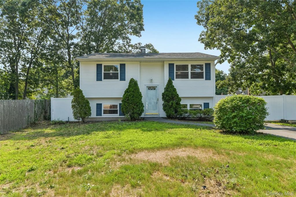 4 Beechwood Drive, Shirley