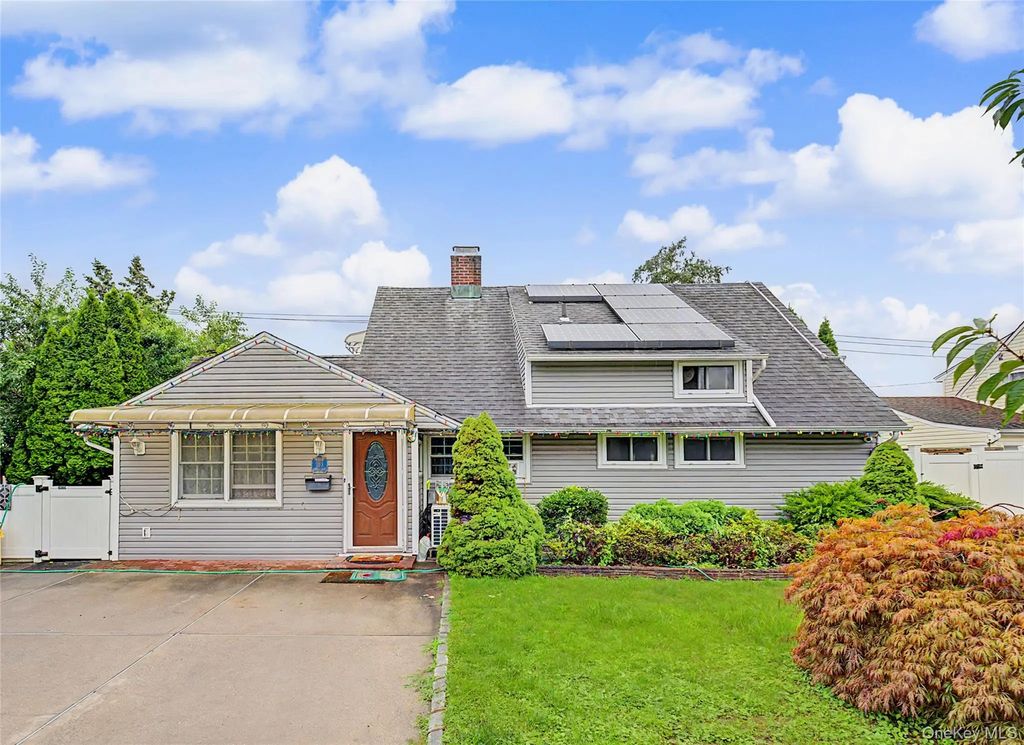 210 Spindle Road, Hicksville