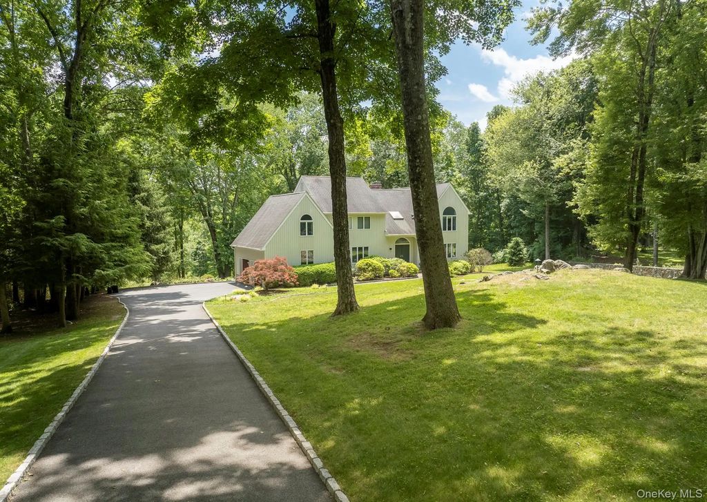 12 Hilltop Road, Waccabuc
