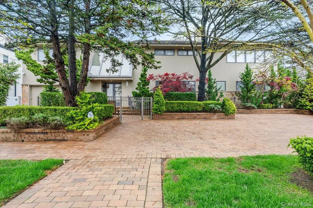 40 Cayuga Avenue, Atlantic Beach