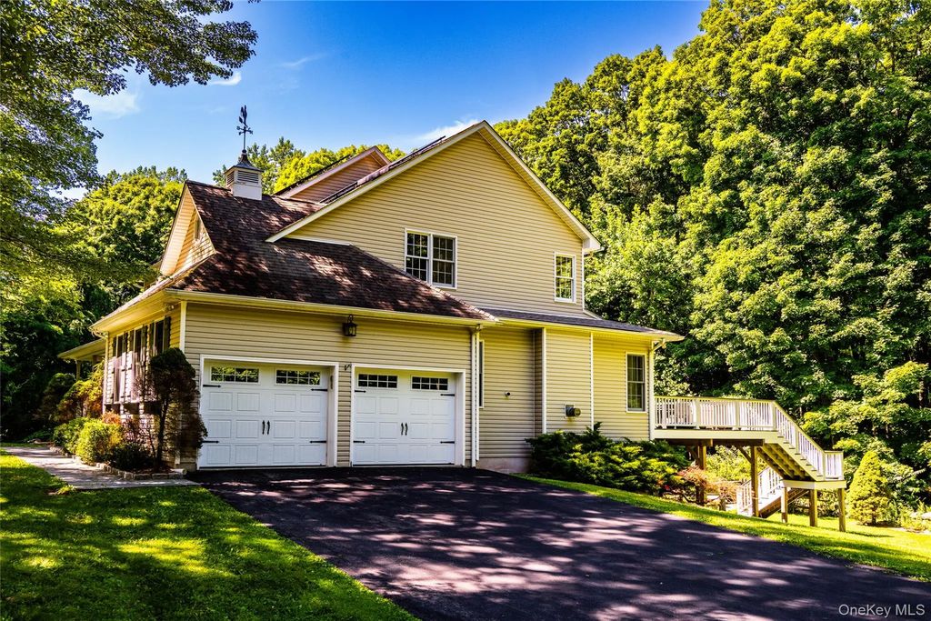 10 Pheasant Crossing Lane, Brewster