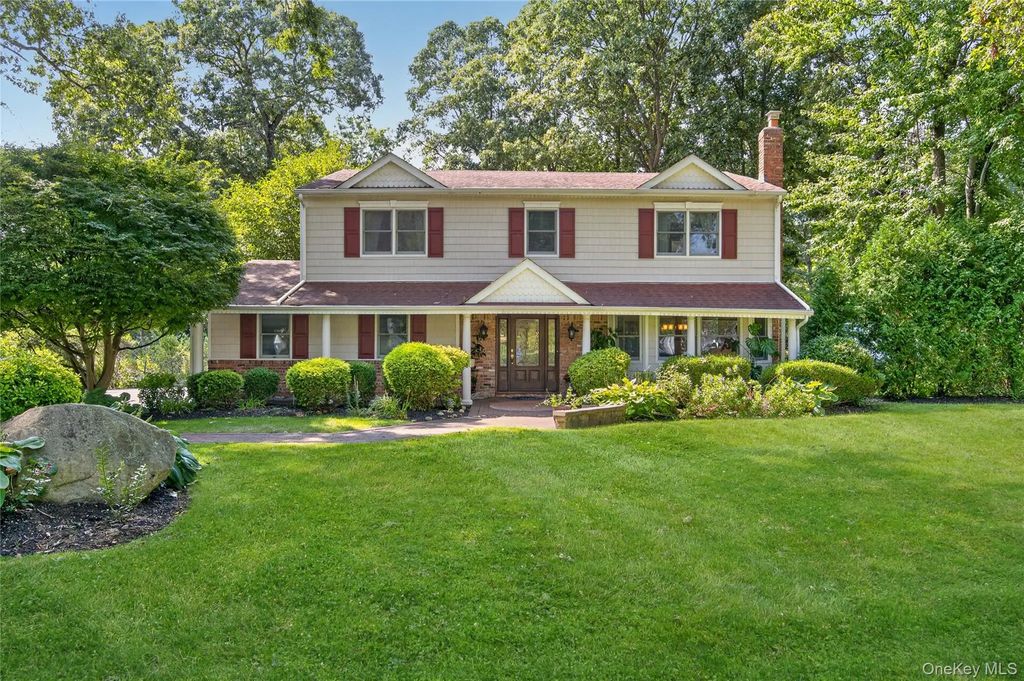 38 Mcculloch Drive, Dix Hills