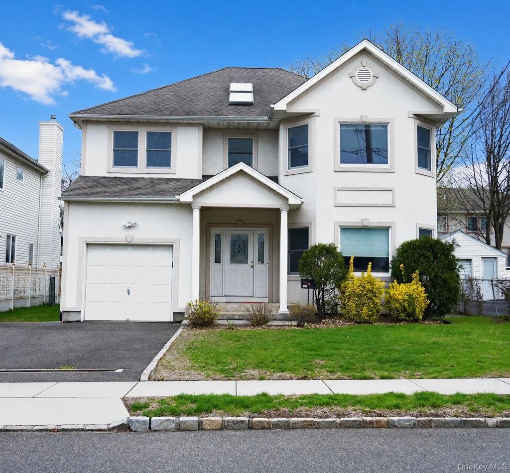 111 Fulton Avenue, Garden City Park