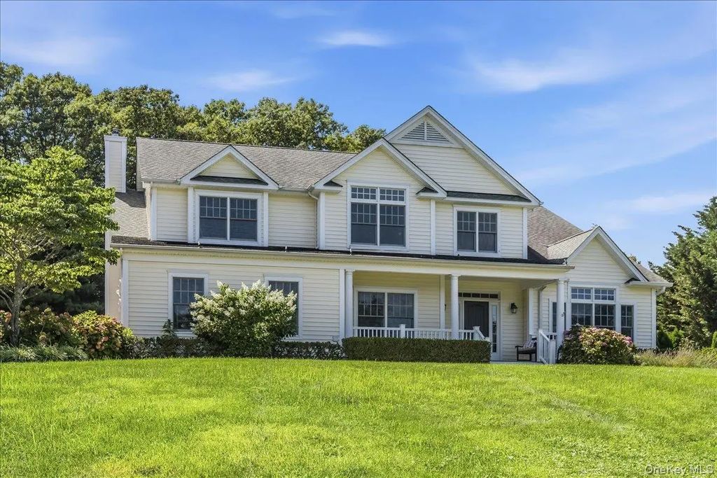5 Preston Hollow Court, Northport
