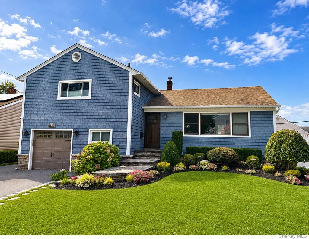 1815 Andrea Road, East Meadow