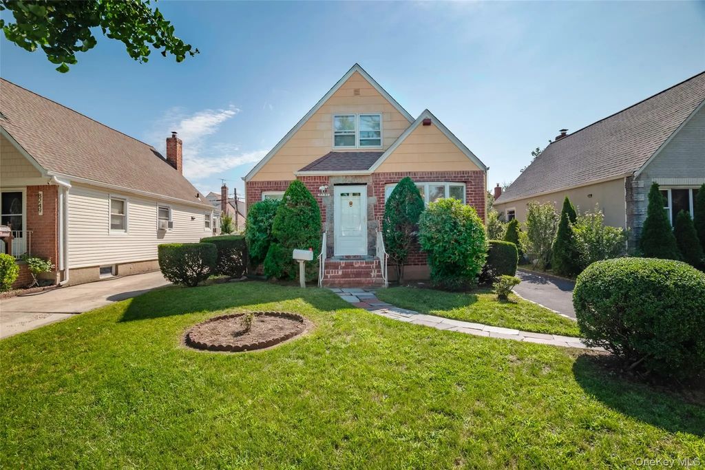 82-53 266th Street, Floral Park
