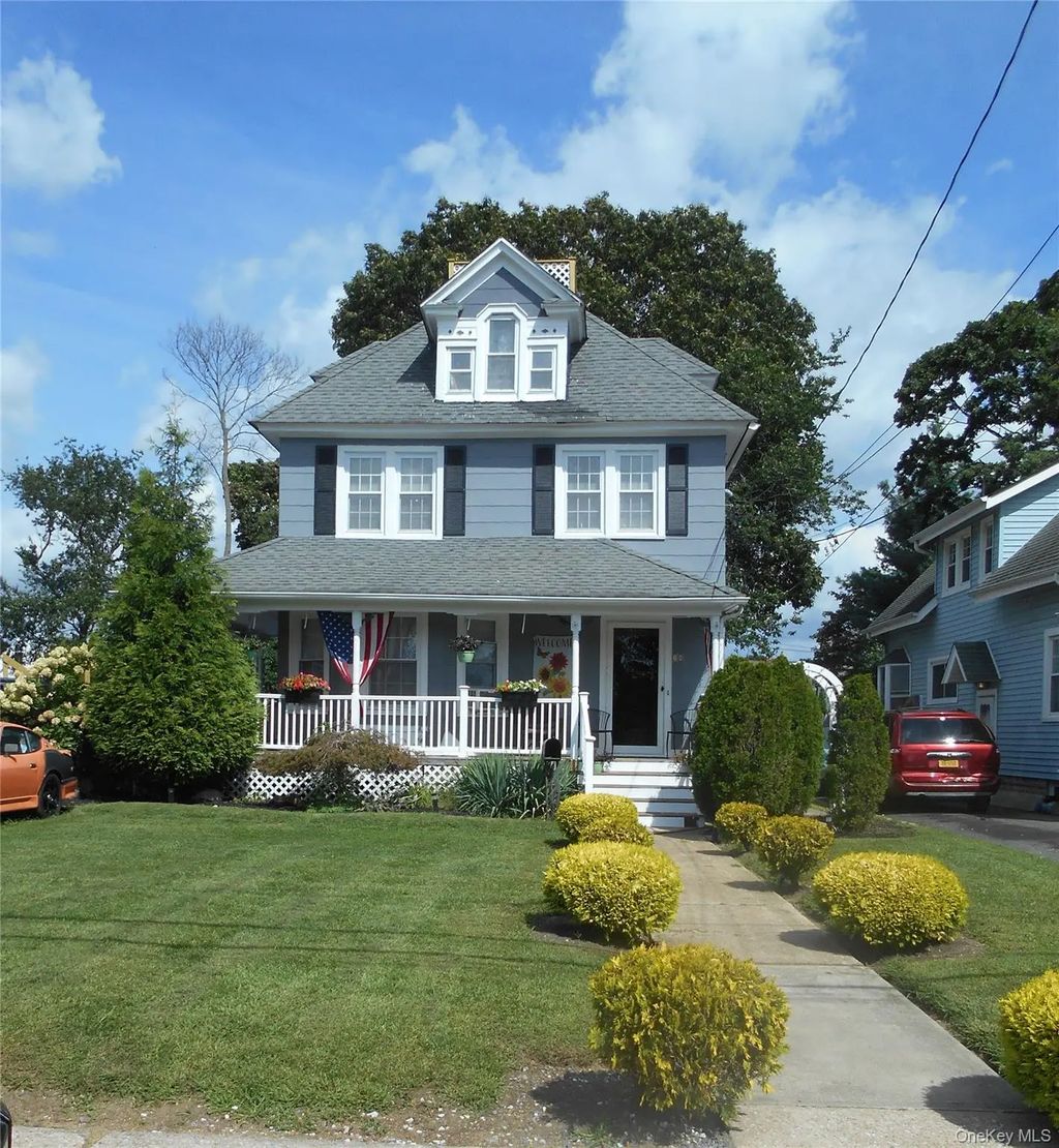 28 Centre Avenue, East Rockaway