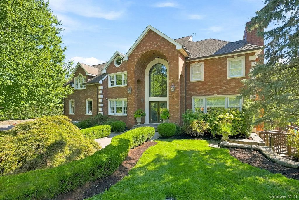 54 Forest Lake Drive, West Harrison