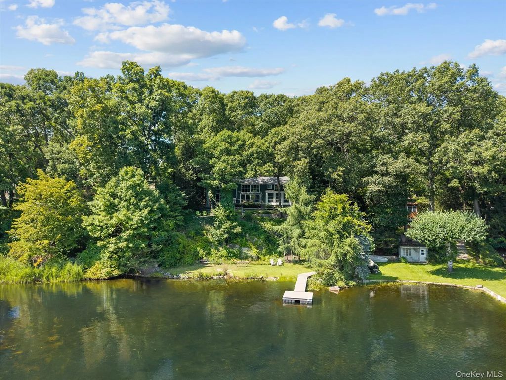 28 Twin Lakes Road, South Salem