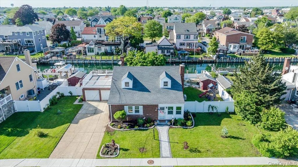 48 W 3rd Street, Freeport